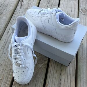 Nike - AIR FORCE 1 -  Womens Sneakers - All-White